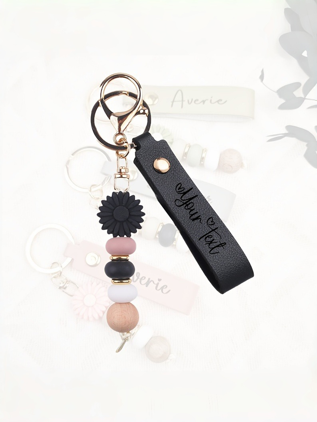 Customizable Daisy Beaded Keychain, an Elegant Gift for Women